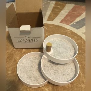 The 2 bandits 3 tiered jewelry holder brand new with box